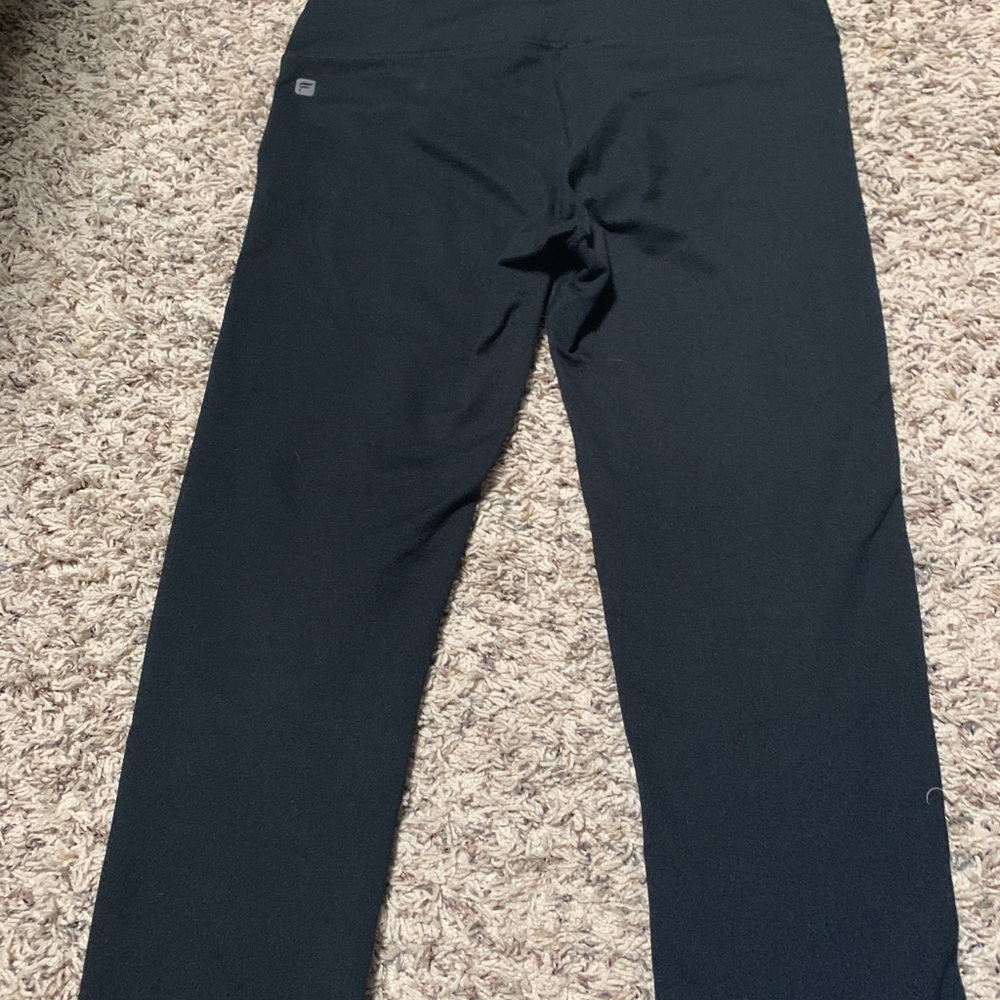 Fabletics mid rise Powerhold Capri pants